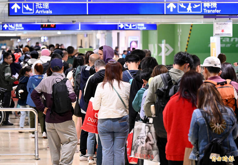 中國人入境想走本國人通道 機場人員「這句話」秒打臉