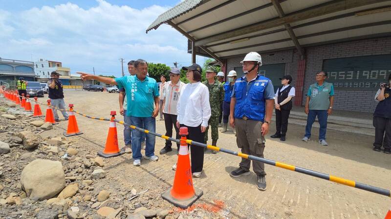 屏縣政府宣布明天正常上班上課 周春米今視察5鄉鎮防颱清淤