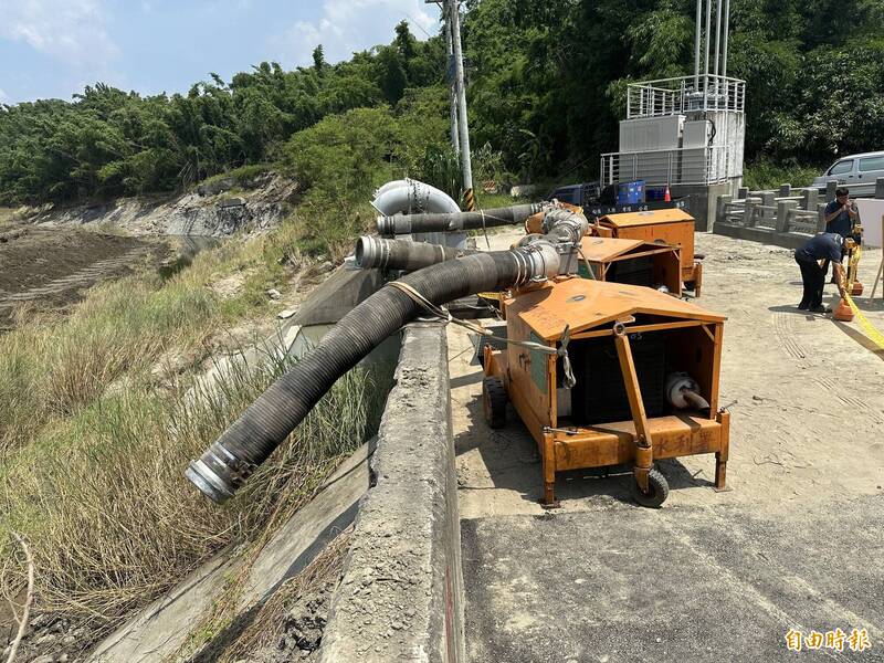強颱巴威逼近 高雄月世界預布3抽水機