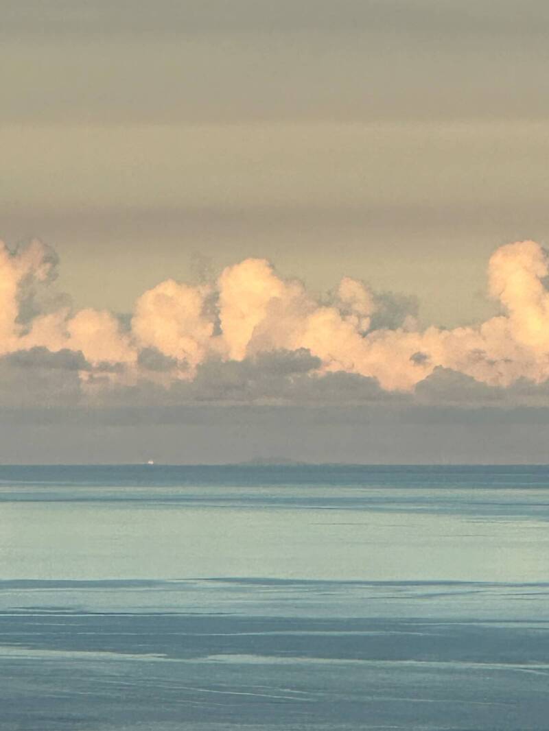 巴威逼近天空超通透!與那國島清晰現身 台日隔海互望視角曝
