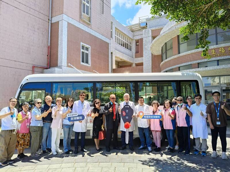 離島不離心 旅外鄉親洪三和捐助部澎中巴