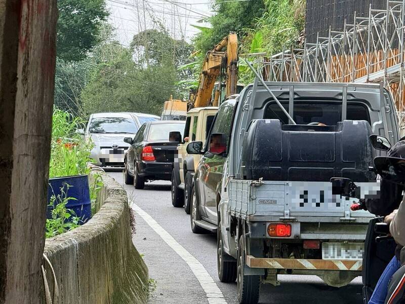 別再闖了!阿里山公路2處明隧道管制 「闖紅燈」害全線卡死進退兩難