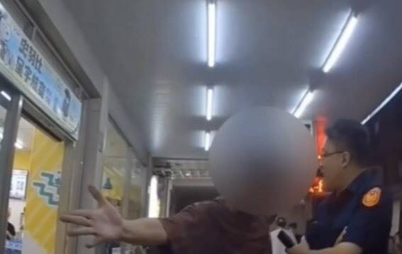 尾隨姊妹還貼臉嗆警!醉男一中街遭過肩摔壓制 網狂刷:在地「綠鬣蜥」