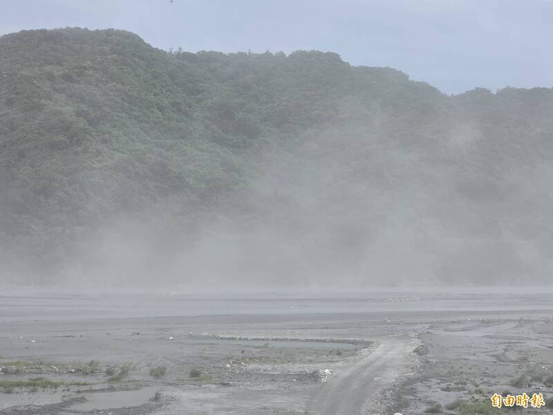 花蓮溪位於壽豐鄉段的溪谷,沙塵暴嚴重。(記者花孟璟攝)