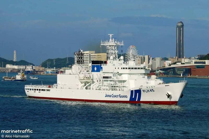 獨家》巴威颱風強襲 日萬噸艦「朝霧號」現身淡水河口避風