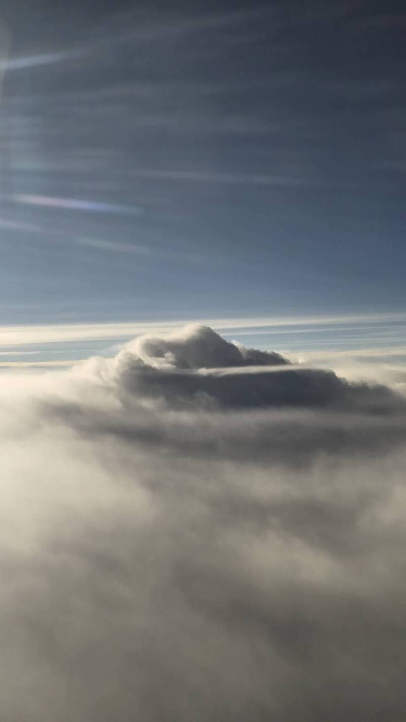 1.3萬米高空直擊!巴威將雲層捲起 宛如「肉桂捲」