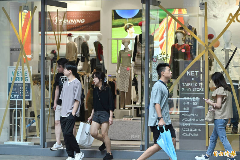 員工颱風冒險上班 民眾提案要求百貨公司及大型賣場應配合停業