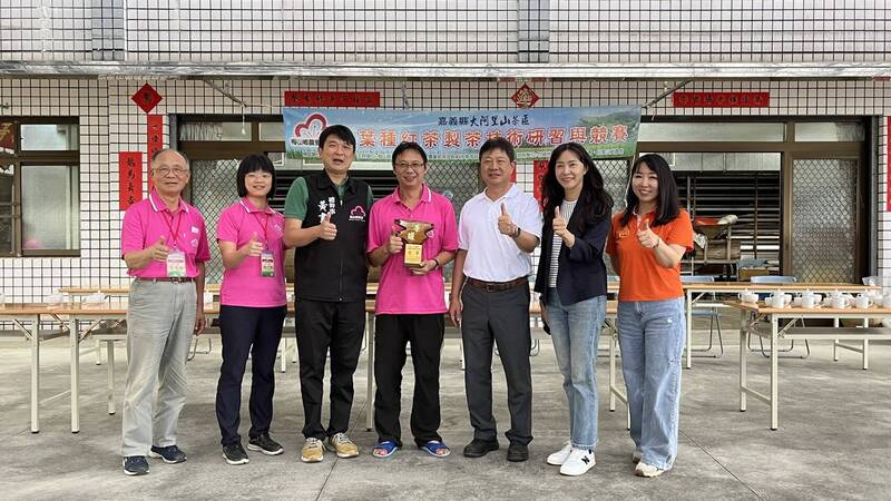 嘉義縣小葉種紅茶製茶技術競賽 阿里山職人簡光佐奪冠