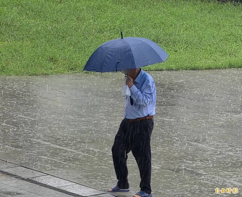巴威來襲高雄山區大雨、沿海陣風9級 5790戶一度停電