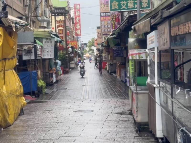 巴威挾風雨!鹿港老街假日店家關門無人潮 冷清畫面曝