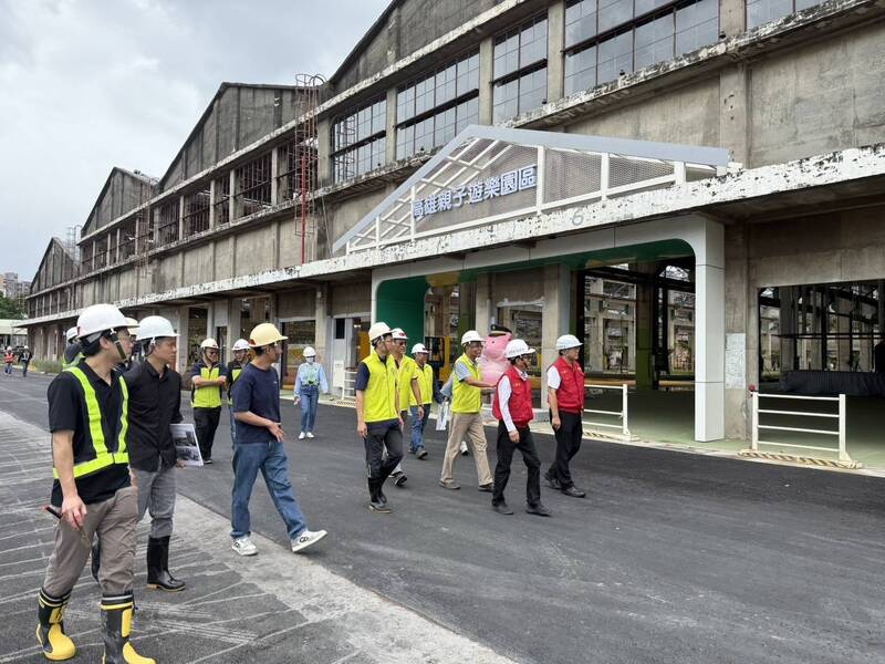 全台最大半露天親子樂園8/8高雄開幕 林欽榮視察防颱整備