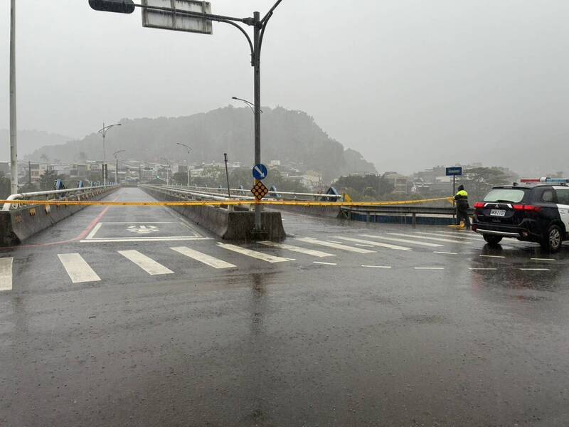 巴威颱風發威 苗栗多處道路崩塌封路 泰安頭份緊急撤離86人