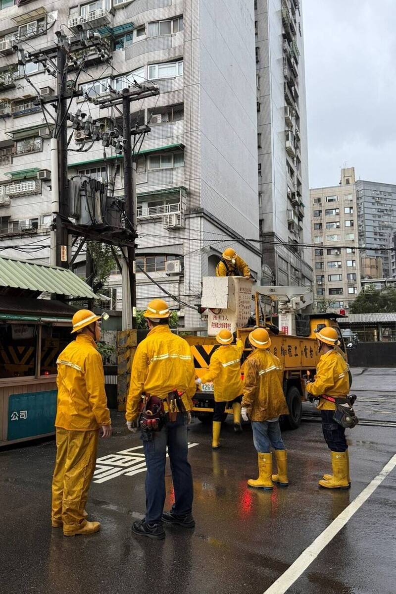 台北民生東路五段2千多戶停電 台電1小時內搶修完畢