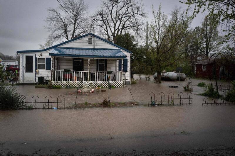 驚險!美密蘇里州暴雨洪災 黑鷹直升機救出小學夏令營150人