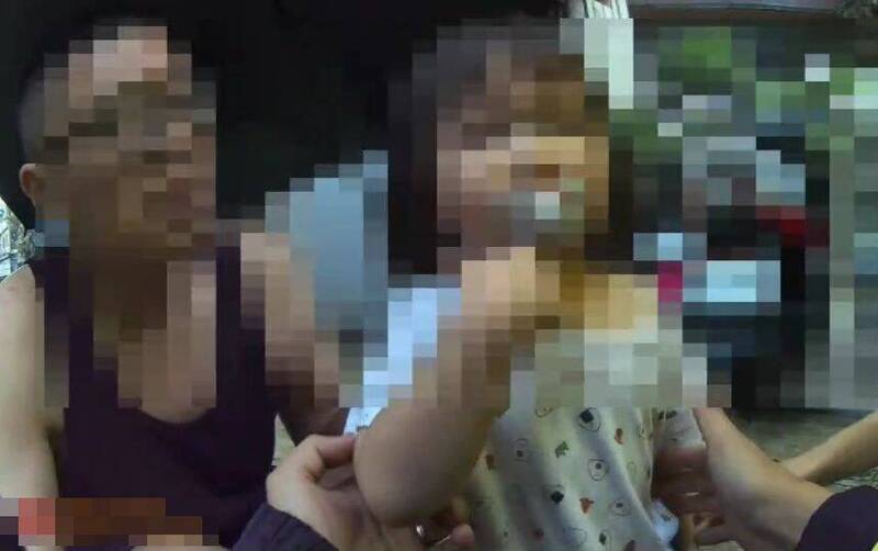 颱風天驚魂!2歲女童陪爸到超商竟偷溜 咬奶嘴街頭遊蕩警送回