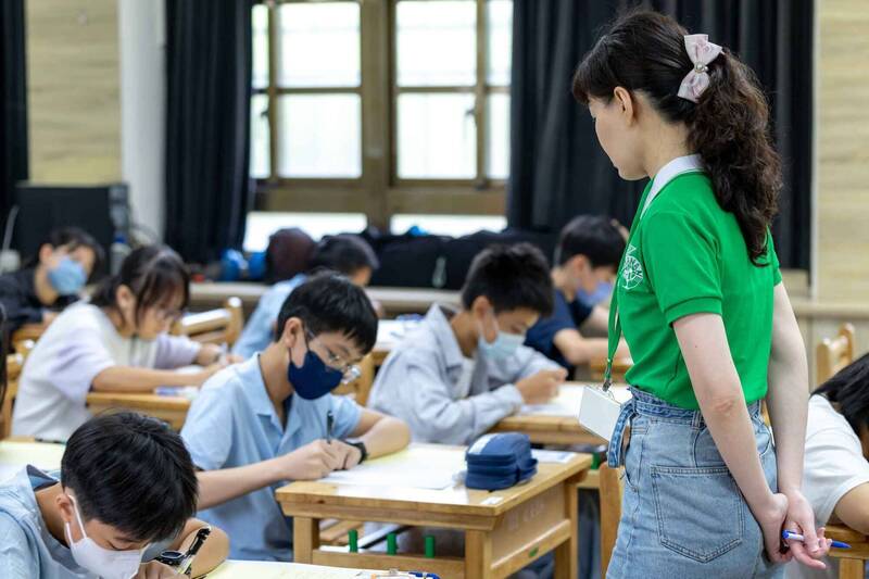 AI時代近萬名學生手寫作文 從柑仔店到慢哲學寫出人文關懷