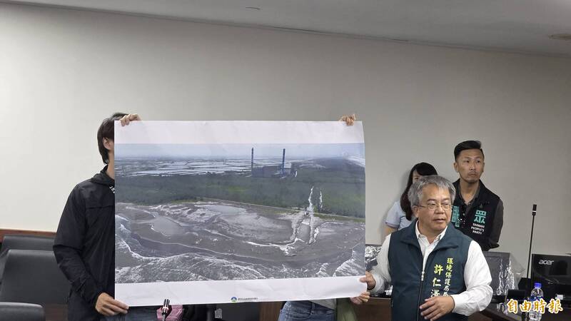城西潮汐「黑水」遭漁民質疑 市府稱天然有機質