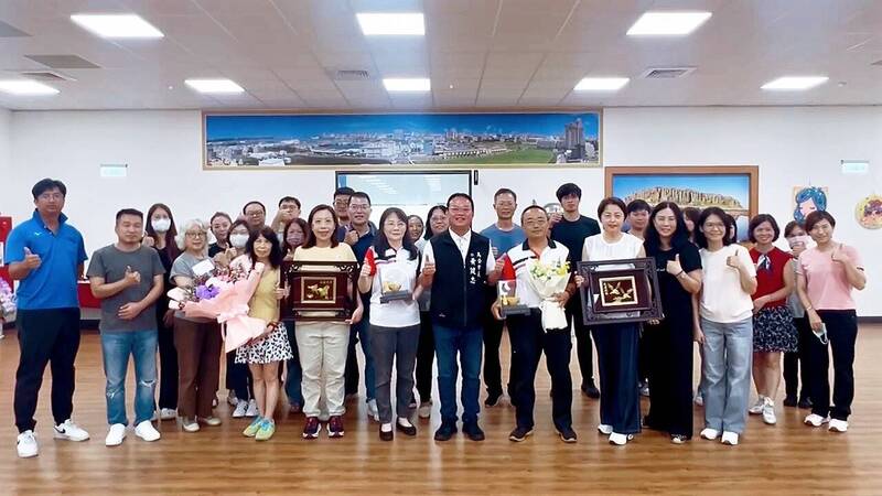 馬公市公所歡送洪婉容 祝福呂正守榮調履新