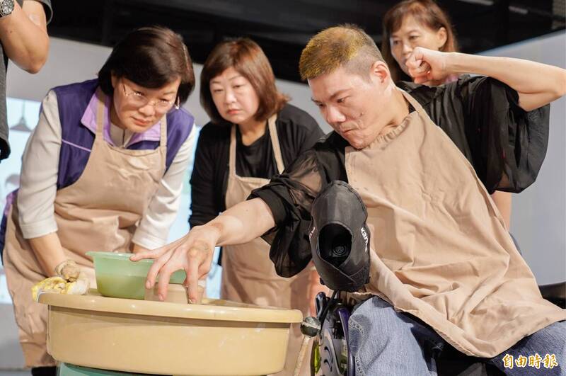 八里愛心教養院陶藝展 院生百件創作登滬尾故事館