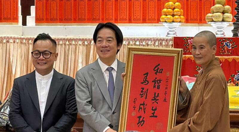 賴清德走訪基隆極樂寺與靜思堂 童子瑋:為國家城市未來祈福