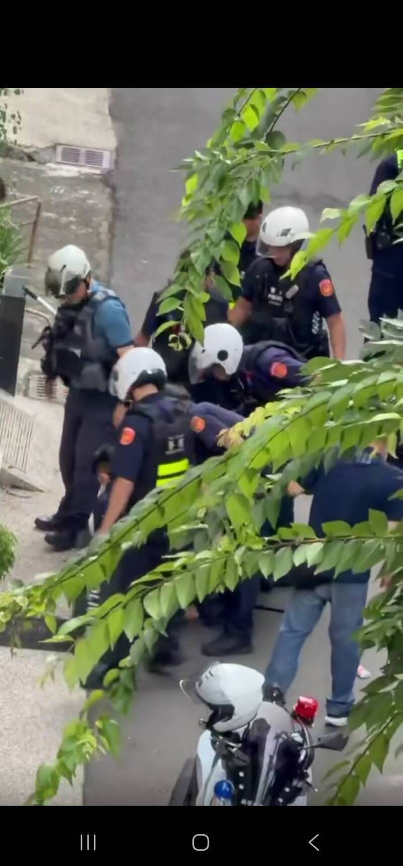 竹市三民路驚傳員工殺死老闆 警開4槍制伏兇嫌