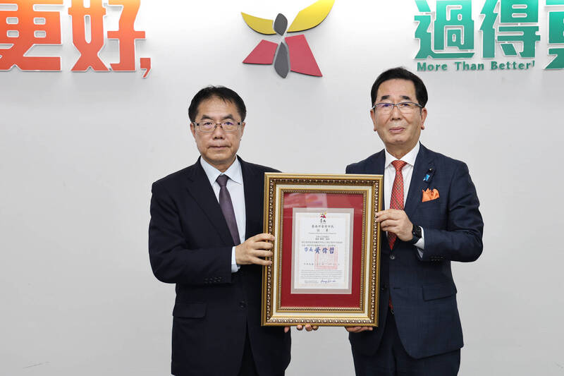 台南頒榮譽市民給山口縣議員島田教明 表彰台日交流貢獻