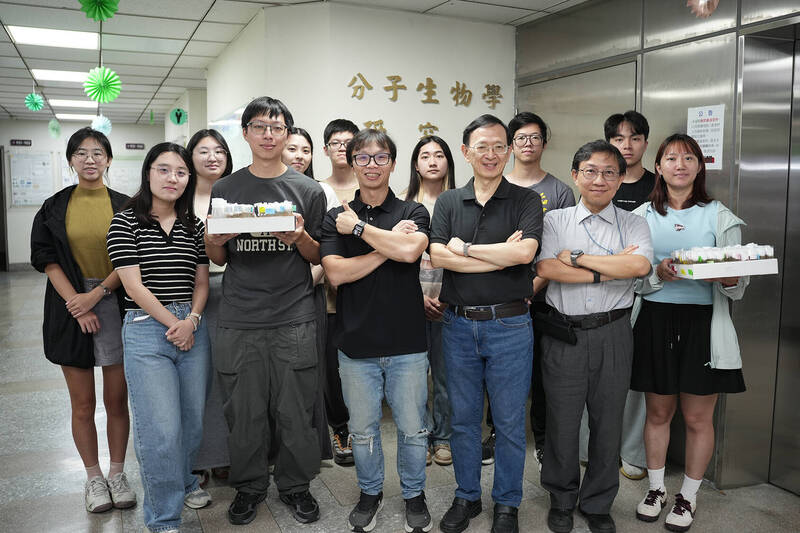 高齡爸影響下一代健康?興大揭密這訊號下降 精子 「劣幣逐良幣」