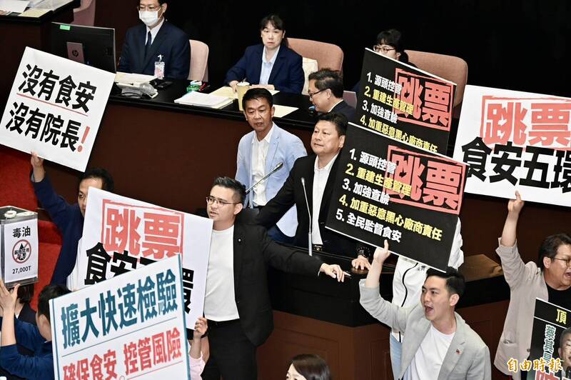 國民黨團喊下台 要求卓榮泰專案報告又不給上台