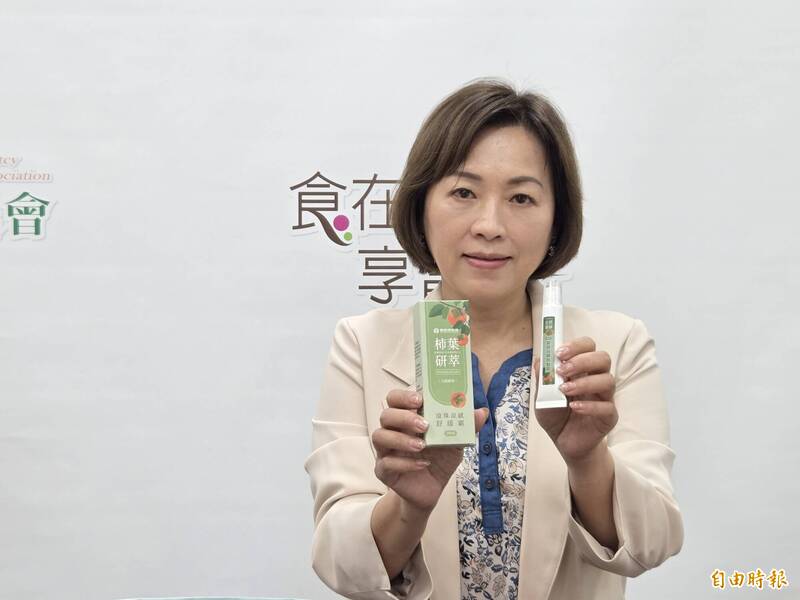 嘉縣番路柿葉成綠金 製「滾珠涼感舒緩霜」消暑