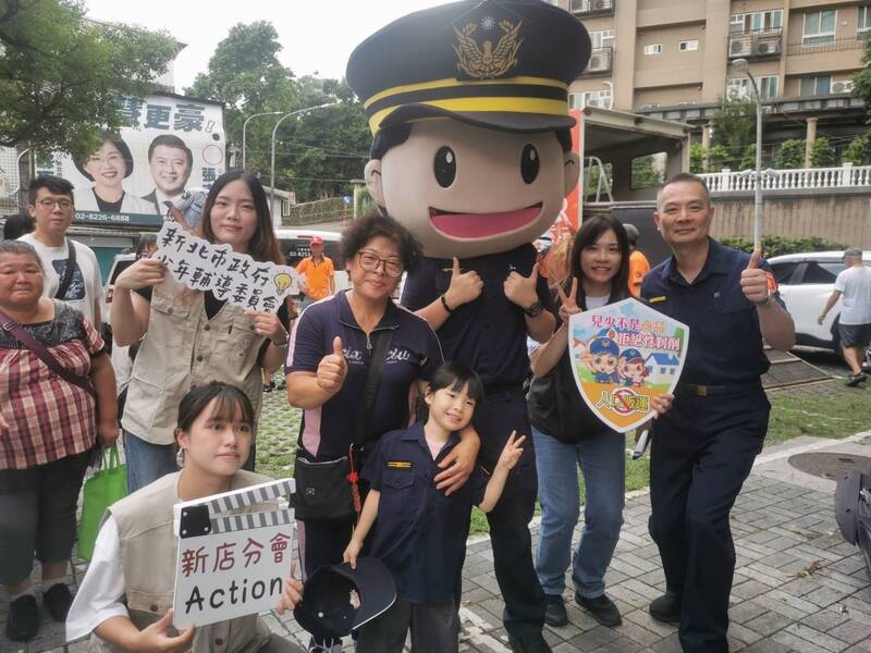萌翻了! 新北中和分局「小小警察」出動