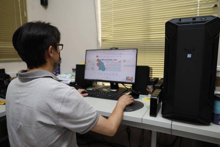 新竹縣針對低收、中低收入戶學子開辦的電腦補助，今年首度把補助對象擴及到國中生。（取自竹縣府官網）