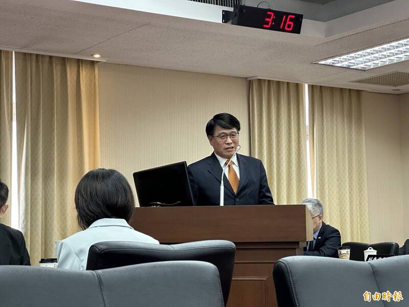 黃國昌嗆對公投數「說三道四」 游盈隆反擊：法律有禁止嗎？