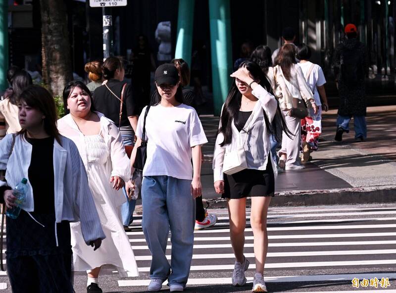 中央氣象署針對14縣市發布高溫資訊。（資料照）