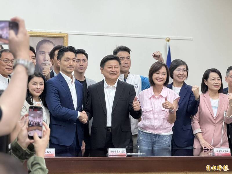 蔣萬安赴國民黨團談毒油案 轟民進黨「逼我吃毒油、逼我上街頭」