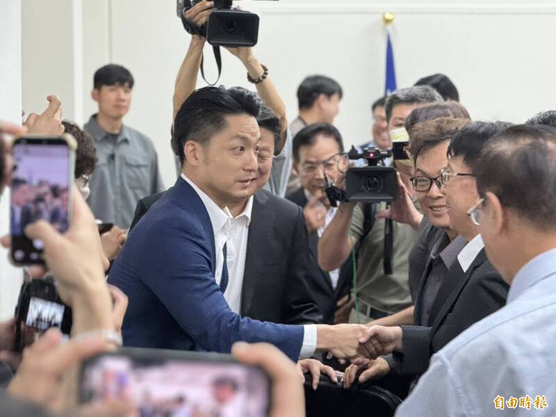 台北市長蔣萬安就毒油事件前來立法院拜會立法院國民黨團。(記者羅國嘉攝)