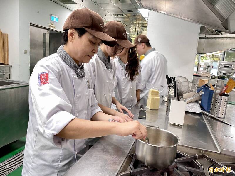 斜槓資深學生2-1》半百新生勇闖高餐大 林雪芬重返校園追夢
