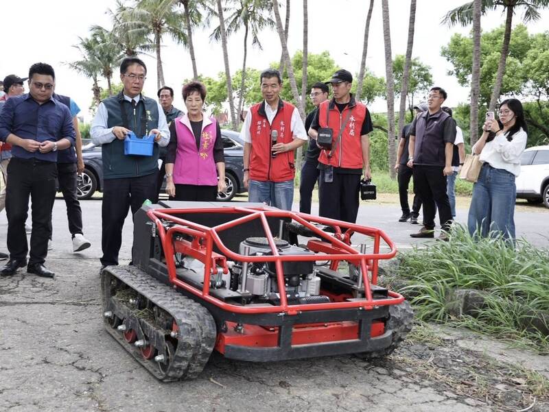 台南科技治水 仁德滯洪池導入遙控機器人