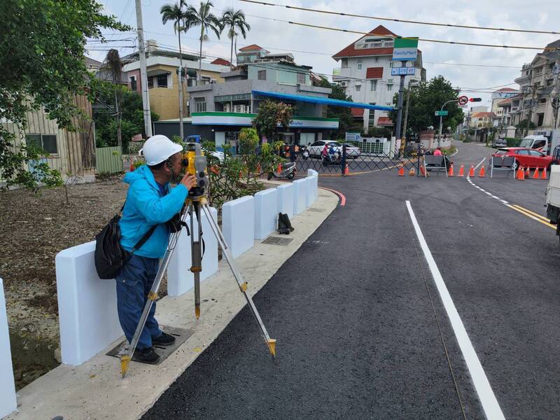 保障市民土地權益關鍵 高雄都發局年測900支「都市計畫樁」