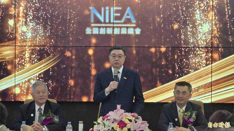 扶植新創 卓榮泰再申AI新十大建設、中小微企業轉型發展條例