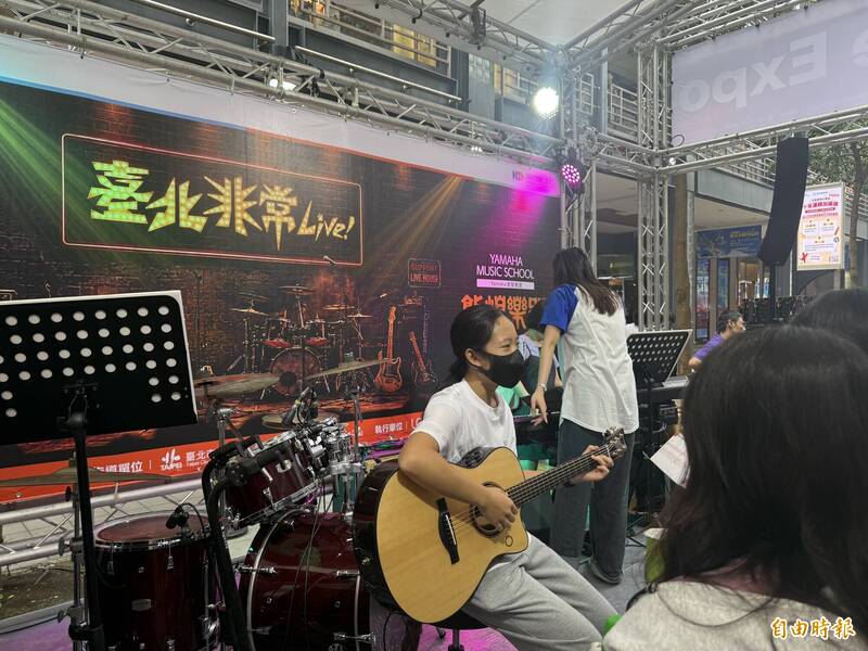 「台北非常Live」卓義峯熱力開唱吸人潮 林奕華、蔡詩萍組新團同樂