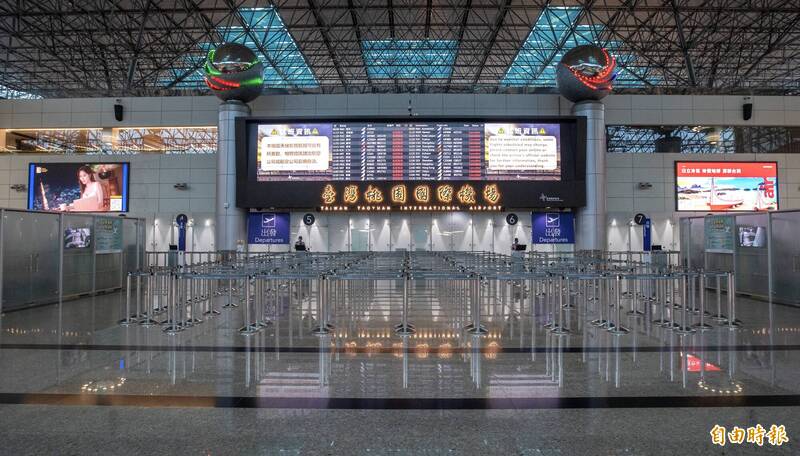 大天才!護照2023年過期 他在桃機拿筆手動改2028下場慘了