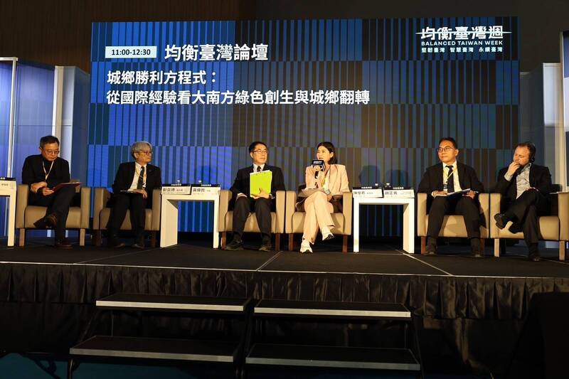 雲林副縣長陳璧君(右3)代表縣府出席《均衡台灣論壇》,會中她借鏡英國推動「區域再平衡(Levelling Up)」的國際經驗,強調均衡台灣不是資源平均分配,而是讓每個地方都成為國家的戰略力量。(圖由陳璧君提供)