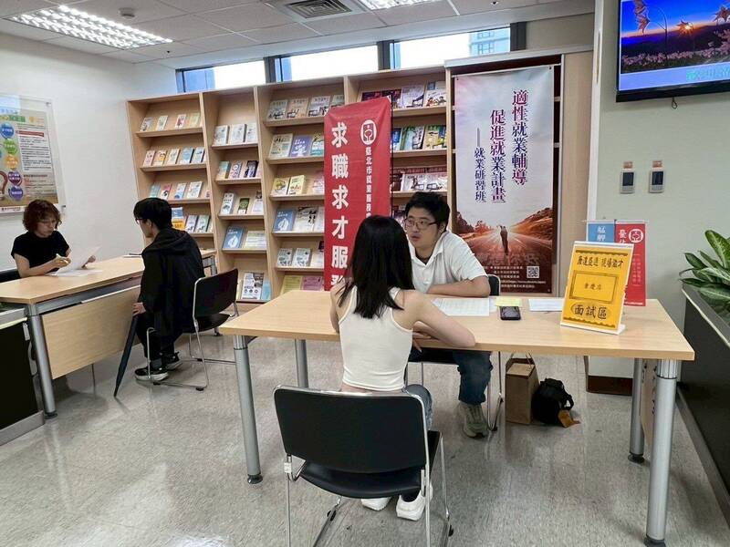 台北市9場微型徵才釋853職缺 儲備幹部月薪上看6萬
