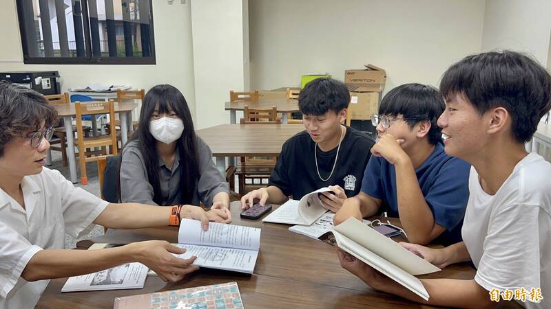學生眼中的好朋友 代理老師李健宏獲屏縣Super教師獎