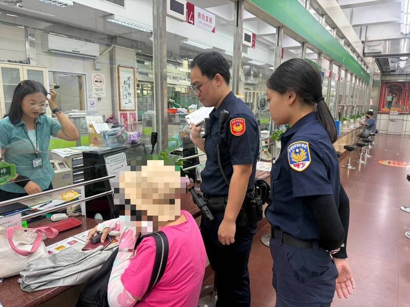 假公益團體騙婦提款買百萬黃金 警到場阻詐保老本