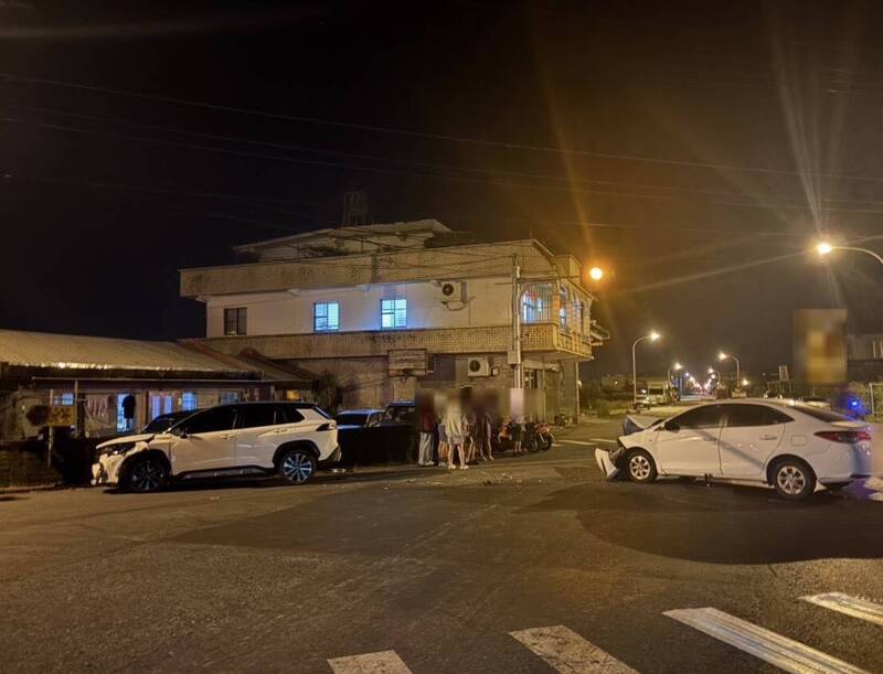 宜蘭冬山2轎車凌晨路口相撞 深夜巨響驚動附近住戶