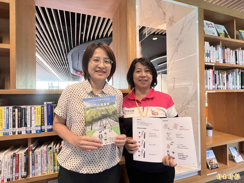 屏大學生攜手智青 打造《我們去圖書館》屏東總圖易讀導覽手冊
