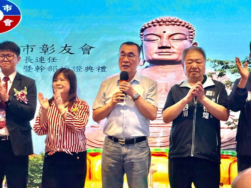 潘孟安被問致癌油手揮開記者 李四川:火氣不用那麼大
