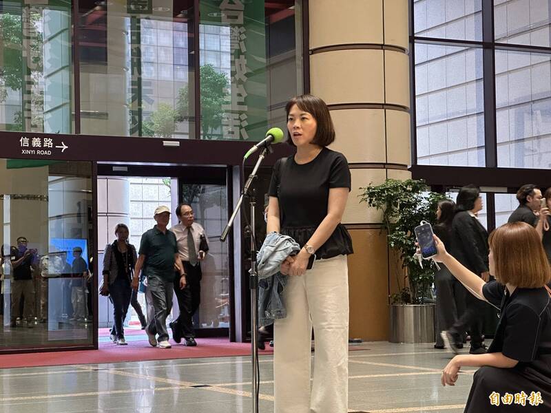 藍議員不滿致癌油搞「絕食」 簡舒培:滑天下之大稽