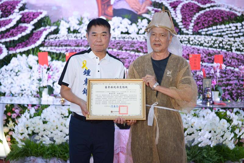 苗栗109歲蔡張色謝幕 告別式獲頒褒揚狀、家屬捐50萬助教育
